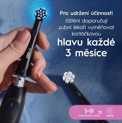 Náhradní hlavice Oral-B iO Gentle Care Black (6 ks) černá Kartáček Oral-B iO Gentle Care Black drží v ruce žena, je znázorněn jejich pohyb při čištění zubů.