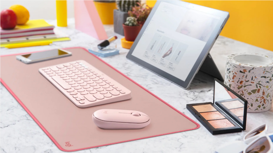Podložka pod klávesnici a myš Logitech Desk Mat Studio Series. 30 x 70 cm růžová Podložka pod klávesnici a myš Logitech Desk Mat Studio Series. 30 x 70 cm růžová