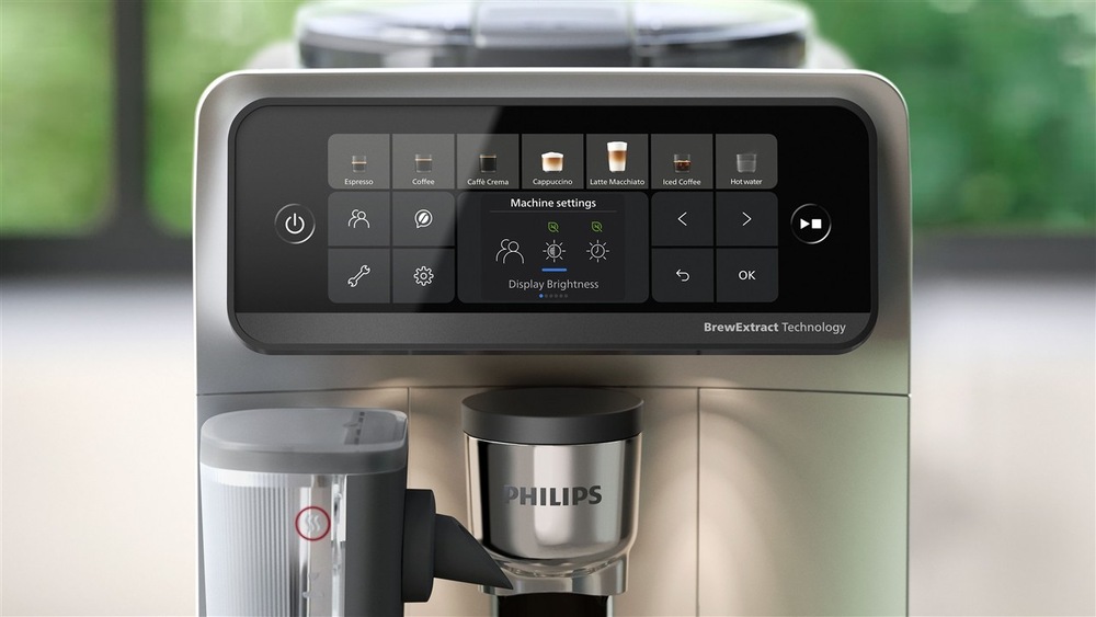 Detail ovládacího displeje automatického kávovaru Philips s nápisem BrewExtract Technology