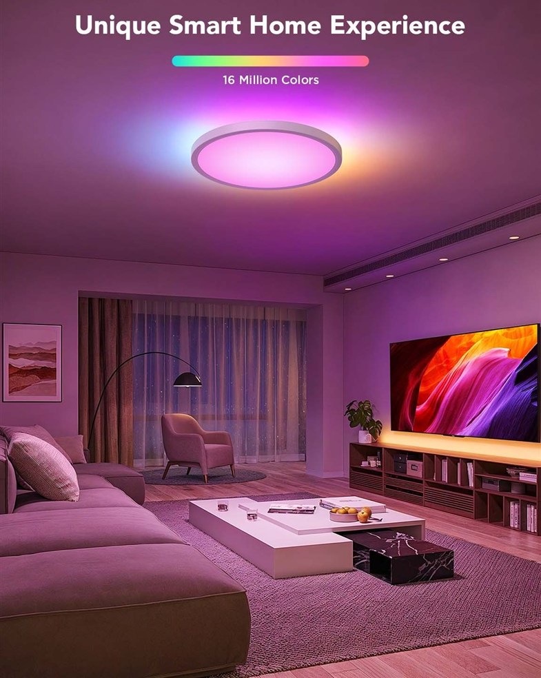 Stropní svítidlo Govee Ceiling Light RGBICWW Smart, 2400lm, 30cm, Matter bílé Govee Ceiling Light 1s RGBICWW instalované v moderním obývacím pokoji s barevným podsvícením
