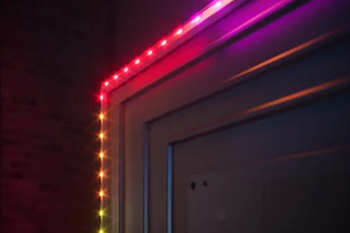 Televize Philips 100PQS9001 Philips 100PQS9001 zaujme i technologií Ambilight