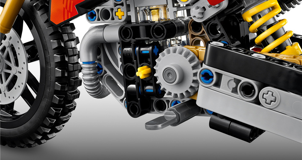 Stavebnice LEGO® Technic 42238 Motorka Ducati Desmo450 MX Factory Motorku lze po dokončení vystavit a díky výraznému provedení se stane ozdobou pokoje.