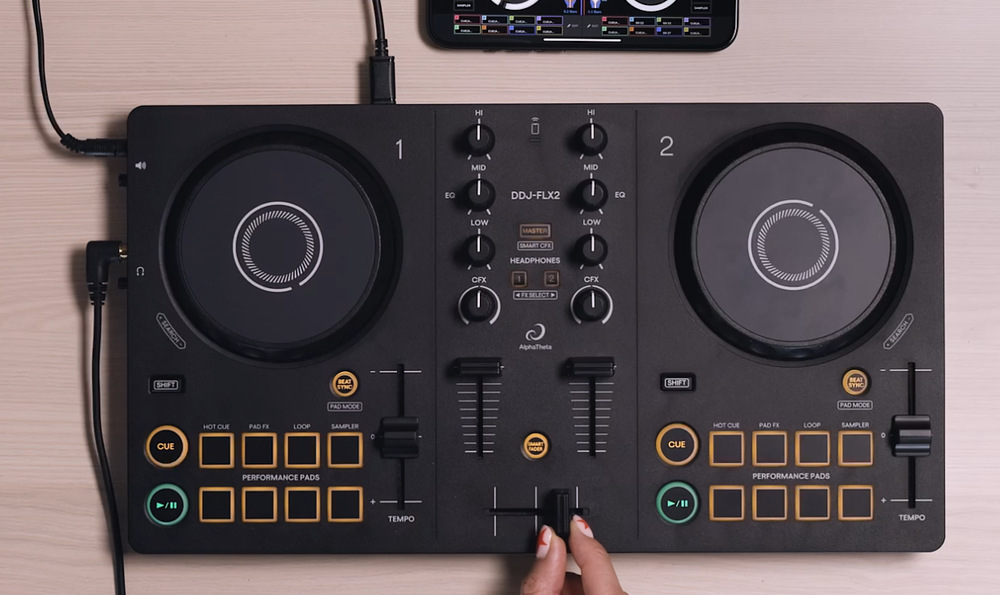 Mixážní pult AlphaTheta DDJ-FLX2 černý Mixážní pult AlphaTheta DDJ-FLX2 černý