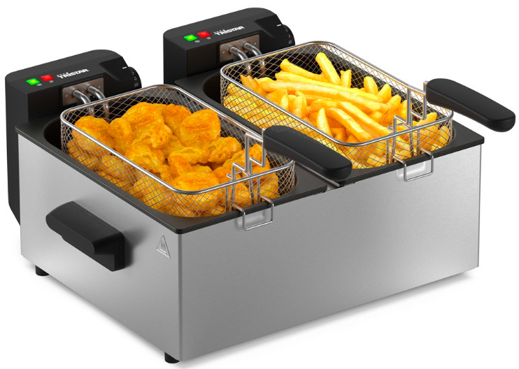 Dvojitá fritéza Tristar FR-9342 se dvěma koši připravující hranolky a kuřecí nugetky současně