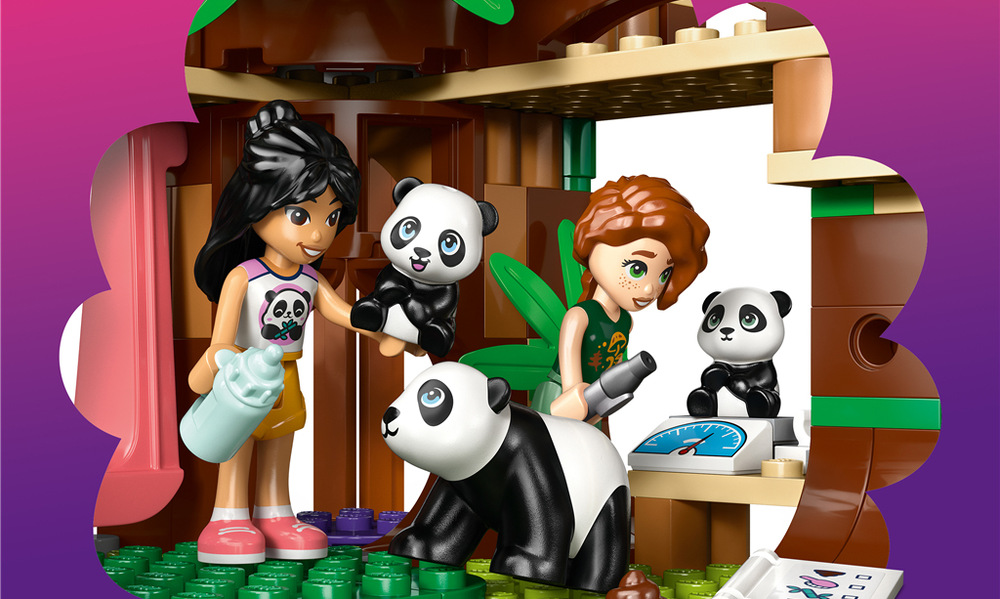 Stavebnice LEGO® Friends 42648 Péče o zvířátka v pandí záchranné stanici Model z 243 dílků LEGO měří přes 15 cm na výšku, 17 cm na šířku a 16 cm do hloubky a je určen dětem od 7 let