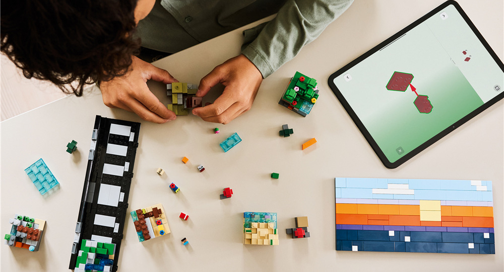 Pět biomů zachycuje rozmanitá prostředí Minecraftu plná jeskyní, chrámů, vodopádů, vraků a dalších detailů.