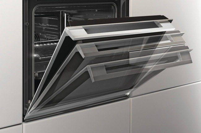Kombinovaný sporák Whirlpool W6G8LCSWX nerez Detail obrázku tlumeného zavírání.