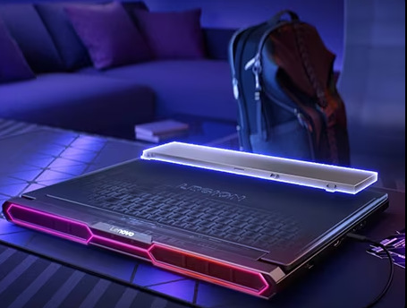 Počítači Lenovo Legion Pro 7 16IAX10H dodává energii baterie o kapacitě 99,9Wh