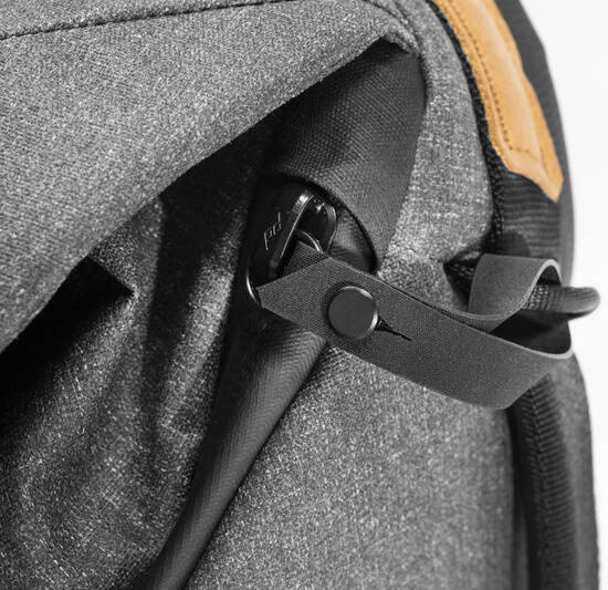 Batoh Peak Design Everyday Backpack 20L (v2) šedý Batoh Peak Design Everyday Backpack 20L (v2) šedý