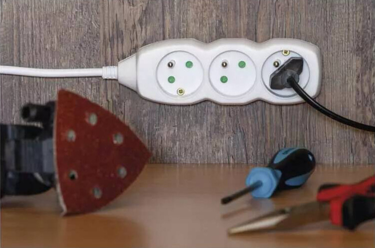 Kabel prodlužovací EMOS 6x zásuvka, 3m bílá Kabel prodlužovací EMOS 6x zásuvka, 3m bílá