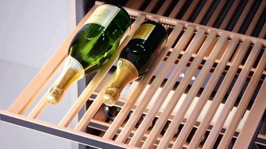 Vinotéka Miele KWT 7112 iG černá Vinotéka Miele KWT 7112 iG černá