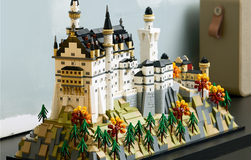 Propracované architektonické detaily a cedulka dotvářejí výstavní model vhodný do sbírky slavných staveb LEGO