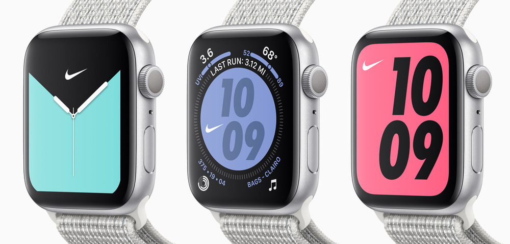 Chytré hodinky Apple Watch Nike Series 5 GPS 44mm pouzdro z vesmírně šedého hliníku - antracitový/černý sportovní řemínek Nike