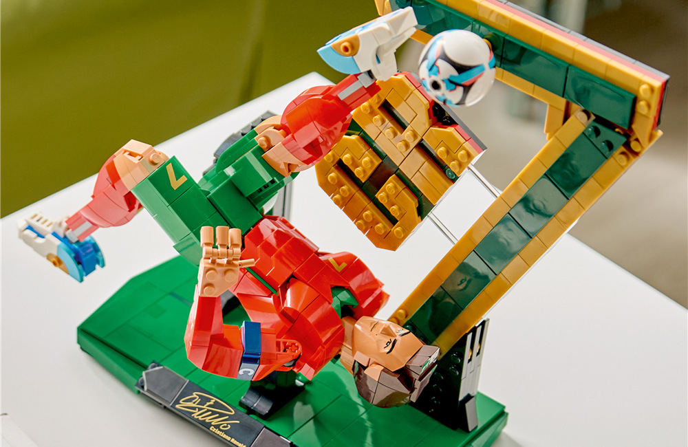 Hotový model LEGO vytvoří výraznou fotbalovou dekoraci a sběratelský kousek pro fanoušky sportu od 12 let