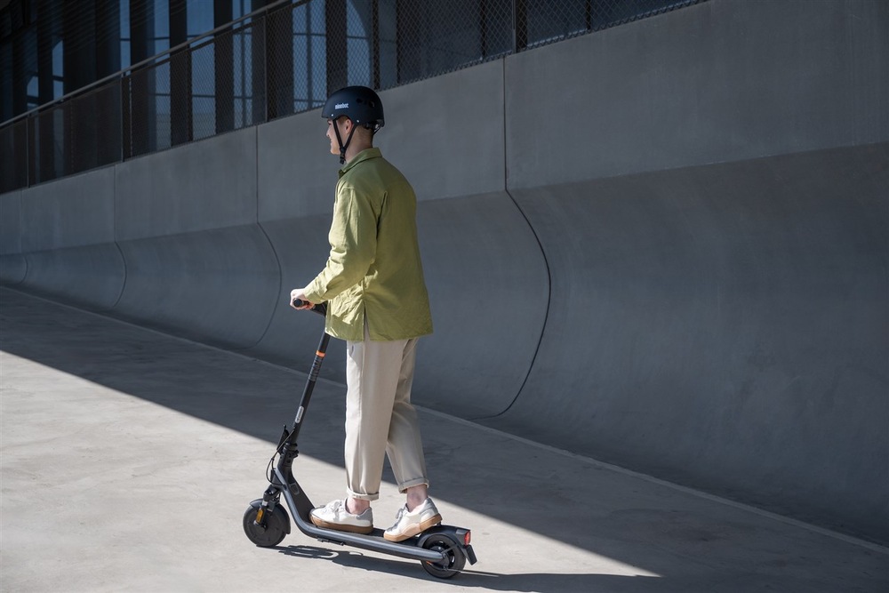 Elektrická koloběžka Segway E2 EII antracitová Elektrická koloběžka Segway E2 EII antracitová