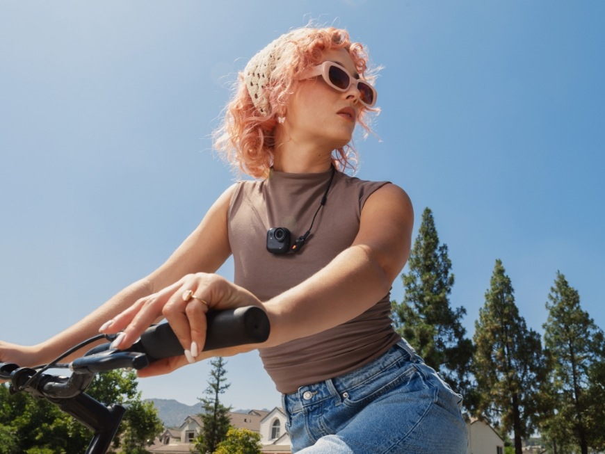Insta360 GO Ultra Tadej Pogačar Edition nabízí automatickou úpravu dynamického jasu