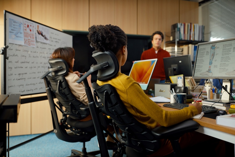LiberNovo Omni SE vylepšuje ergonomii i prostřednictvím plně nastavitelných područek