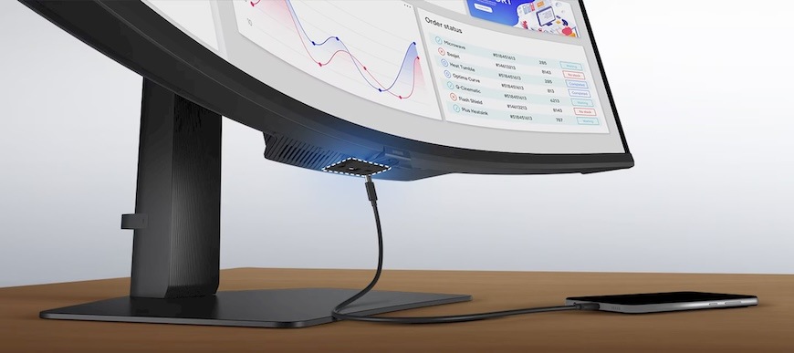 Už žádná nepřehledná změť kabelů na pracovním stole. Monitor Samsung ViewFinity S8 podporuje Thunderbolt 4