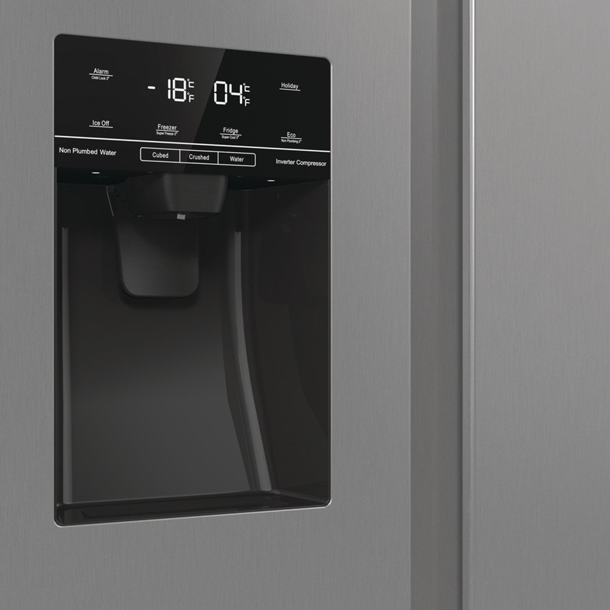Americká lednice Hisense RS5P535NTCD nerez Detailní záběr na dotykový LED panel u americké chladničky Hisense RS5P535NTCD.