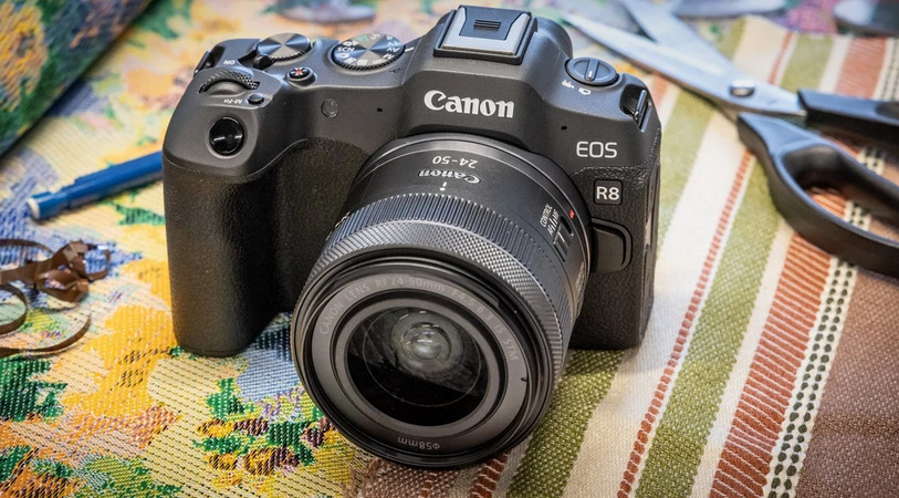 Digitální fotoaparát Canon EOS R8 tělo + LP-E17 kit černý Digitální fotoaparát Canon EOS R8 tělo + LP-E17 kit černý