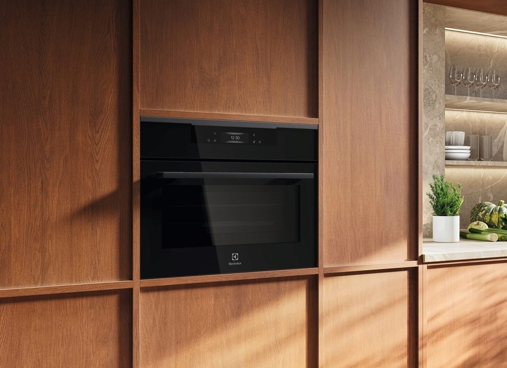 Trouba Electrolux série 800 KVLBE09H černá Kompaktní vestavná trouba Electrolux KVLBE09H