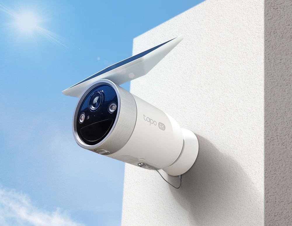 IP kamera TP-Link Tapo C465 4K Solar je vybavena magnetickou základnou proti odcizení