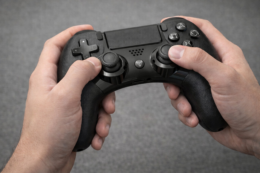Gamepad YENKEE STRIKER – ergonomické držení při hraní