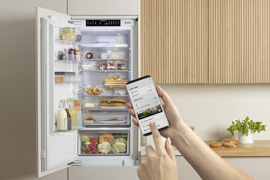 Chladnička Gorenje NRKI517D61WF, vestavná, mobilní aplikace ConnectLife