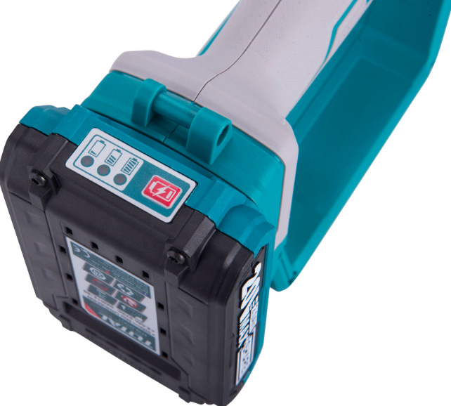Detail bateriového slotu a LED indikace aku pily Total Tools TGSLI2058 20 V Share