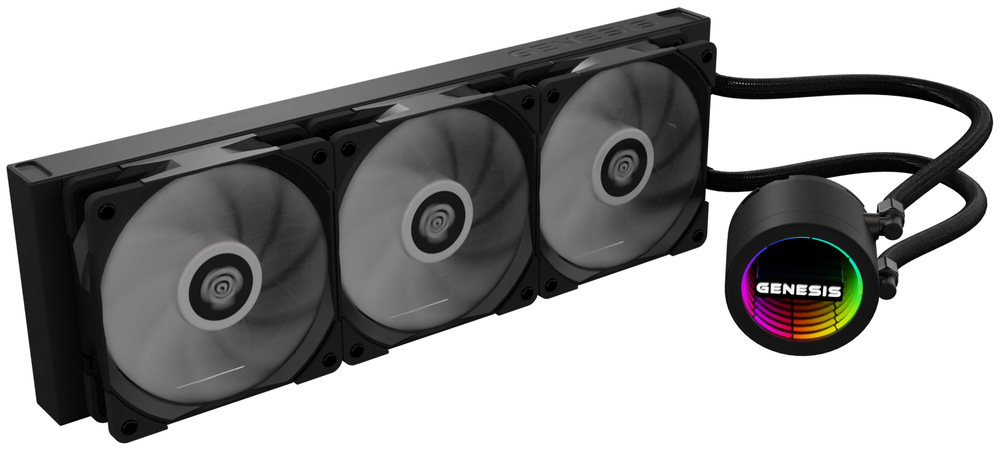Vodní chladič Genesis HYDRIA 360 ARGB černý Na obrázku je černý vodní chladič procesoru Genesis Hydria 360 ARGB. Tvoří ho dlouhý radiátor se třemi velkými ventilátory nad sebou, které mají černý rám a světlé lopatky, a kulatá pumpa s nápisem Genesis a barevným RGB kruhem. Radiátor a pumpu spojují dvě černé opletené hadice. Celek působí moderně, výkonně a herně.