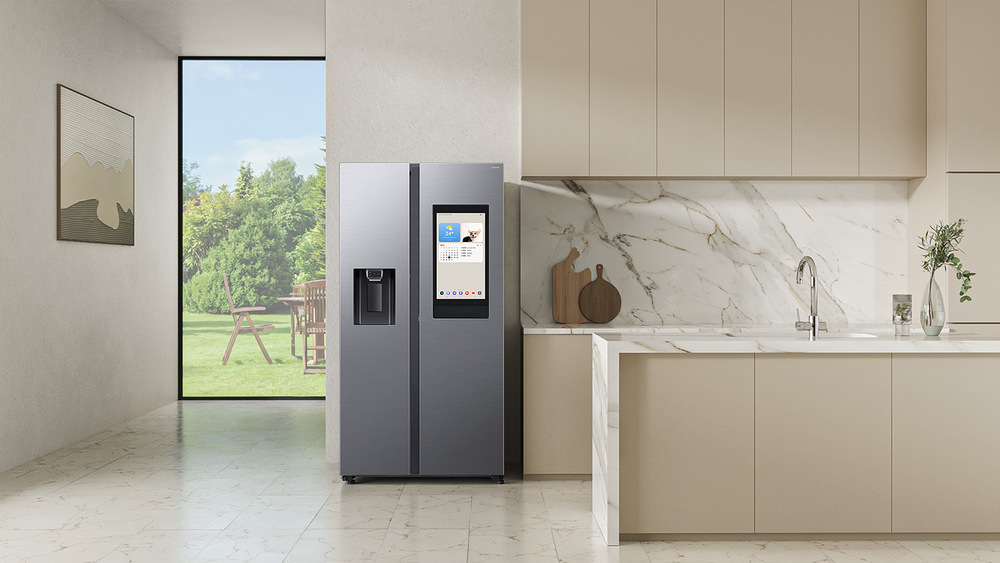 Samsung RS90F66BEFEO, NoFrost ve stříbrném provedení umístěná v kuchyni