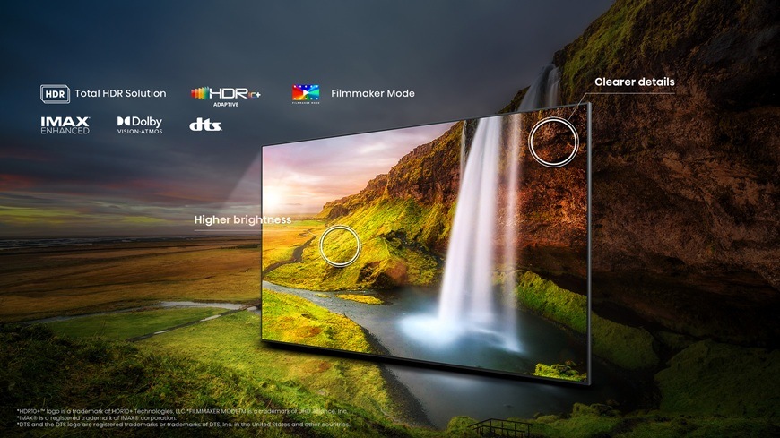 Televize Hisense 116UXQ Na obrázku je televize Hisense 116UXQ s ukázkou, jak fungují audiovizuální technologie, zajišťující hloubku obrazu i zvuku