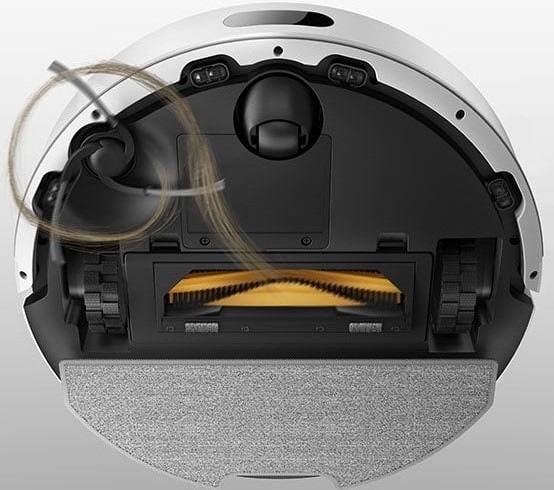 Na robotický vysavač Dreame F20 Plus se díváme zespodu - zobrazení speciálních zubů zabraňující zamotávání vlasů do hlavního kartáče.