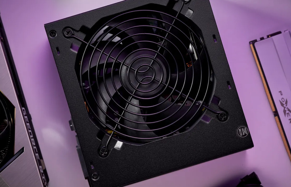 Cooler Master ELITE Gold 1000W FM podporuje ATX 3.1