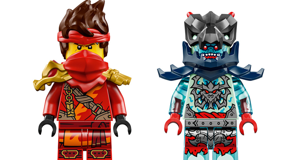 Stavebnice LEGO® NINJAGO® 71838 Kai a závody na motorkách Kaiovy katany a soupeřův meč dodávají honičkám další rozměr v podobě nindžovských střetů.