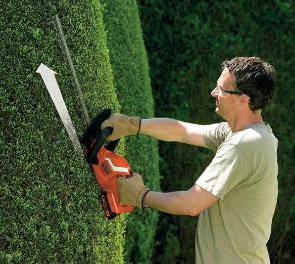 Nůžky na živý plot Black-Decker GTC1845L20-QW (s baterií) Nůžky na živý plot Black-Decker GTC1845L20-QW (s baterií)
