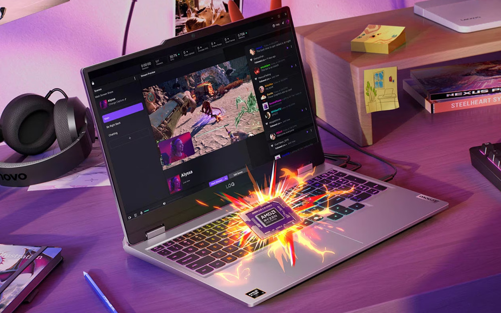 Herní notebook Lenovo LOQ 15AHP10 na stole s procesorem AMD Ryzen