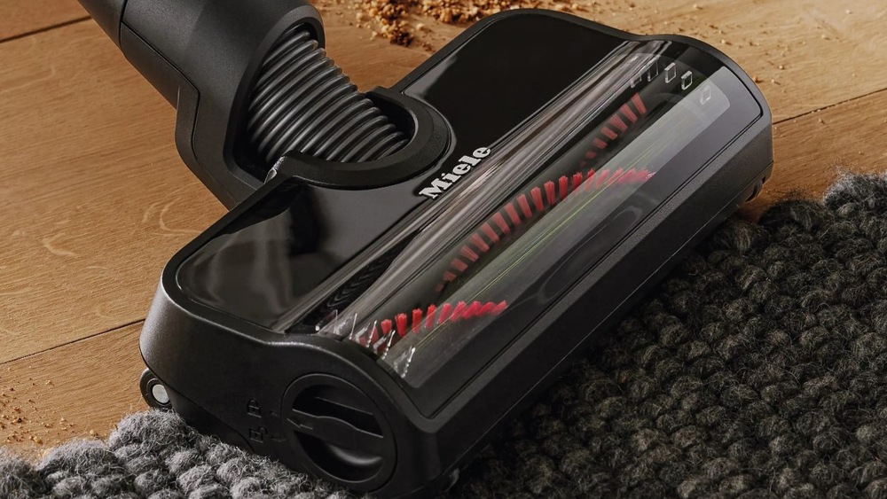 Tyčový vysavač Miele Duoflex HX1 Terra červená