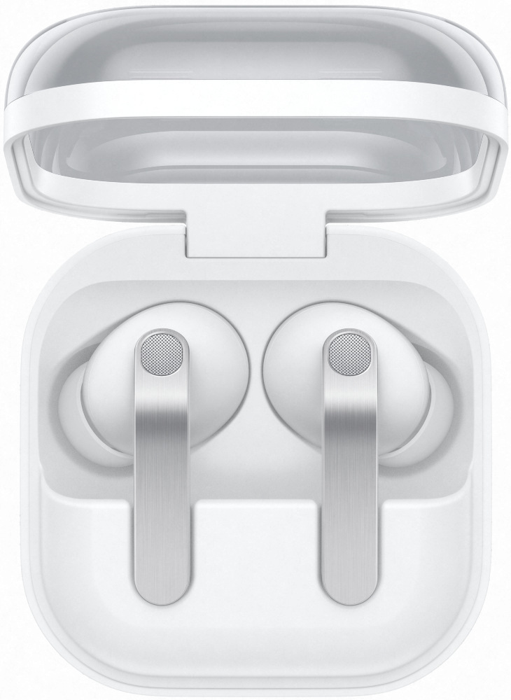 Detail zavřeného pouzdra s průhledným víkem a uklizenými sluchátky Samsung Galaxy Buds4 Pro