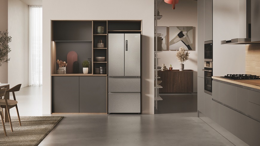 Chladnička s mrazničkou Haier HFR3718DNMM stříbrná