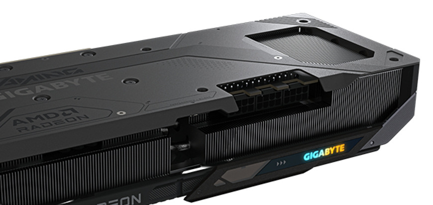 Grafická karta GIGABYTE Radeon RX 9070 XT GAMING 16G černá Zadní strana grafické karty GIGABYTE RX 9070 XT GAMING s kovovým backplate a RGB logem