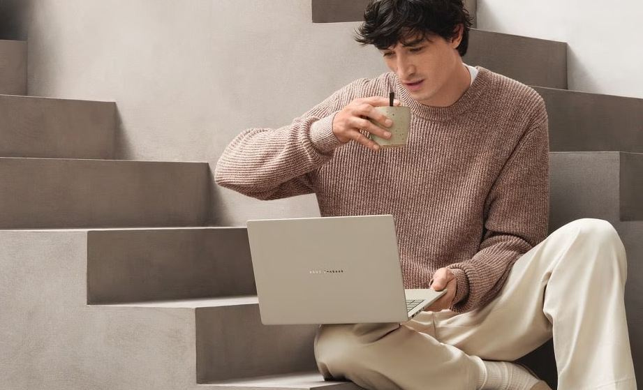 Asus Zenbook A14 dokáže na nabití pracovat až 33 hodin