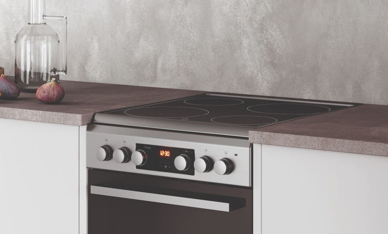 Sklokeramický sporák Whirlpool WS5V8CCX/E nerez