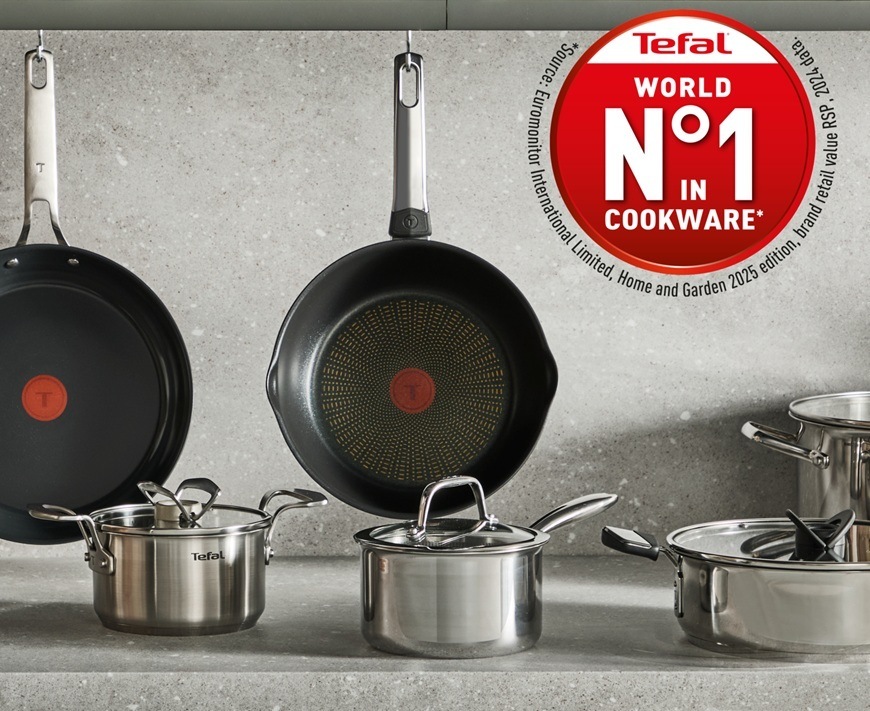 Pánev Tefal Extreme G7630604, 28 cm nerez Kuchyňské náčiní značky Tefal Extreme v moderní kuchyni.