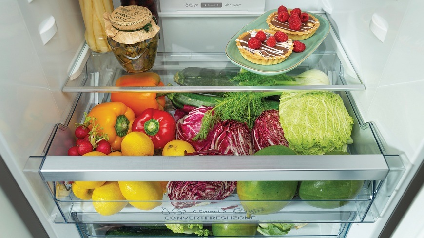 otevřený freshzone šuplík lednice Gorenje NRK620BA2XL4 plný potravin
