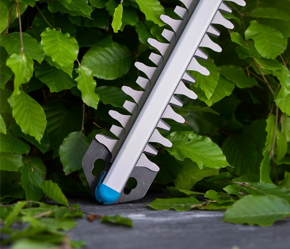 Nůžky na živý plot Gardena EasyCut 55/18V jsou opatřeny chráničem špičky nožů pro práci v blízkosti zdí