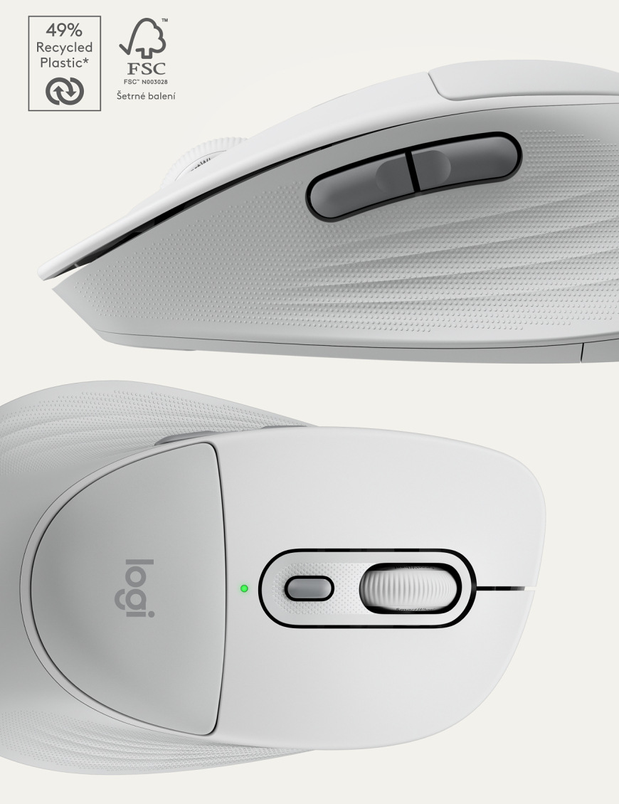 Detail horní části světlé myši Logitech Signature s rolovacím kolečkem a LED indikací