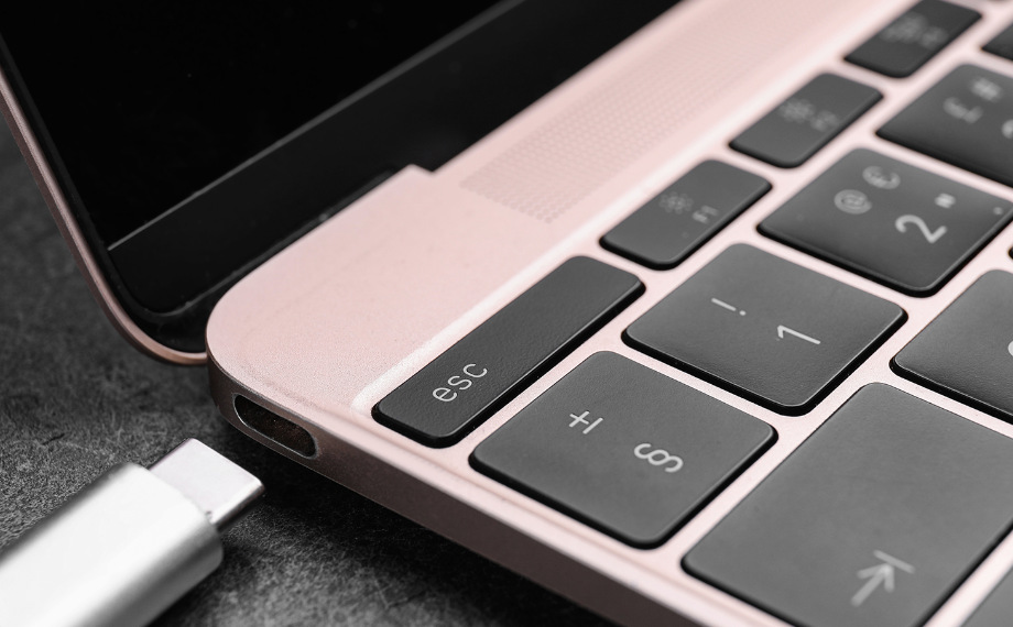 USB Hub D-Link 5v1 z USB-C na Gigabit Ethernet a funkcí Power Delivery šedý