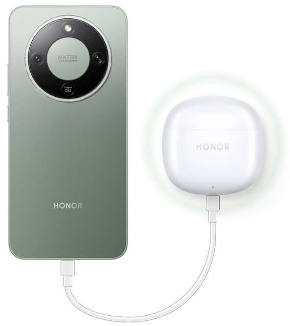 Mobilní telefon HONOR Magic8 Lite 5G při reverzním kabelovém nabíjení jiného zařízení