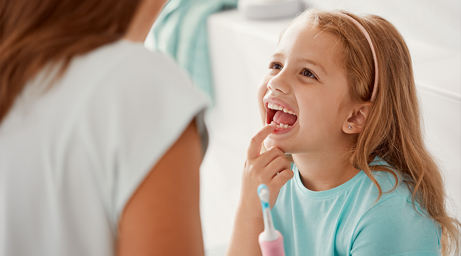 Zubní kartáček Philips Sonicare For Kids HX6352/42 růžový Philips HX6352/42 Sonicare For Kids